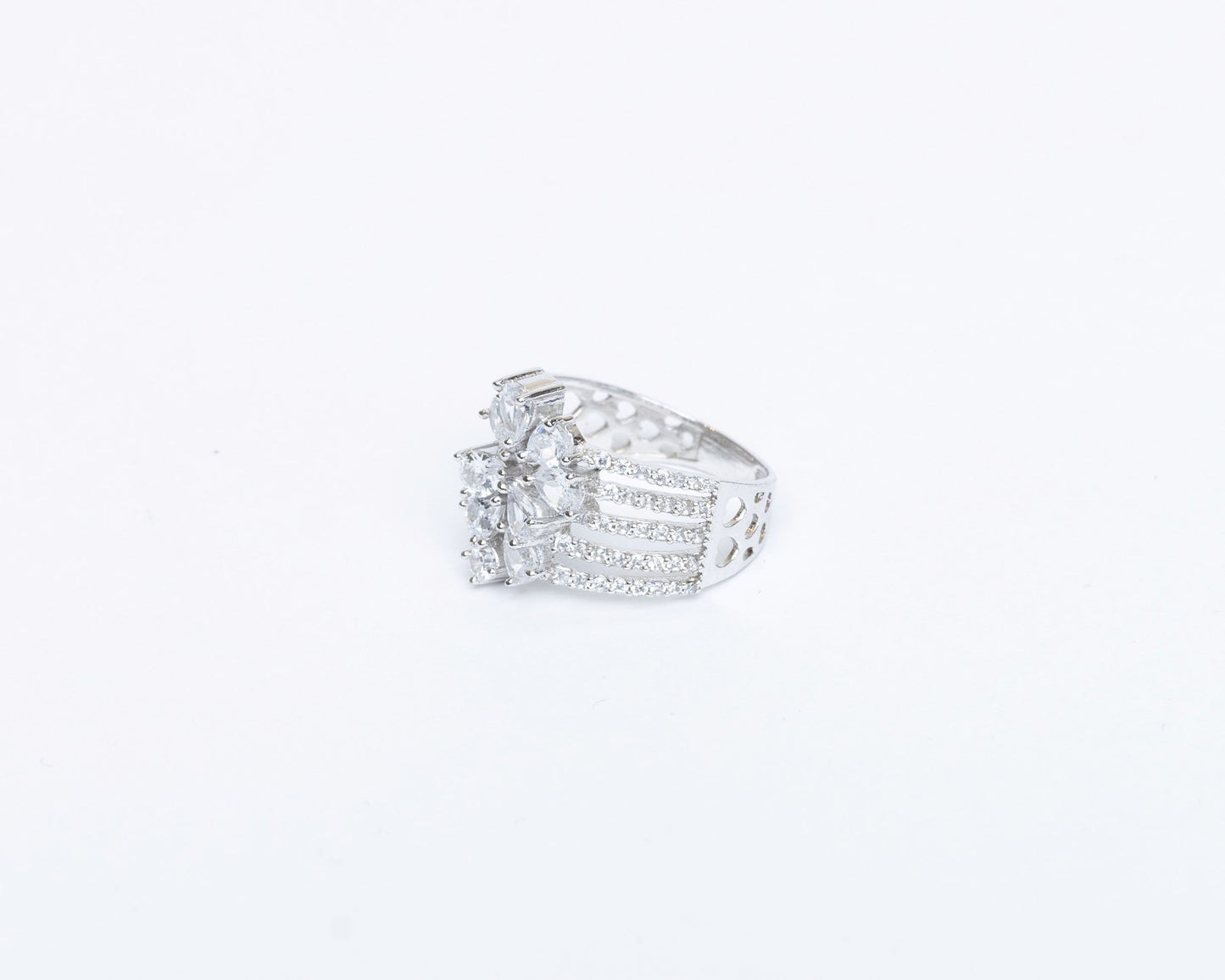 Clustered artificial diamond ring